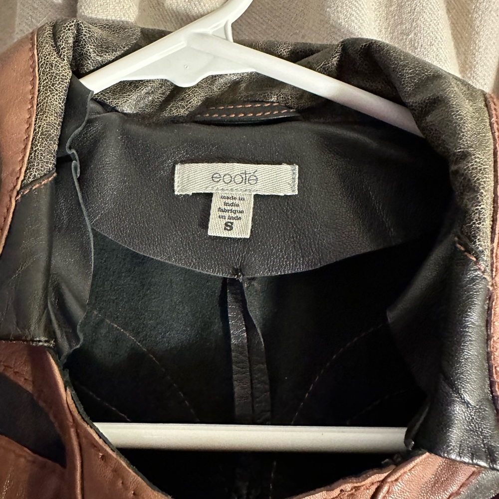 Leather jacket - Picture 2 of 3